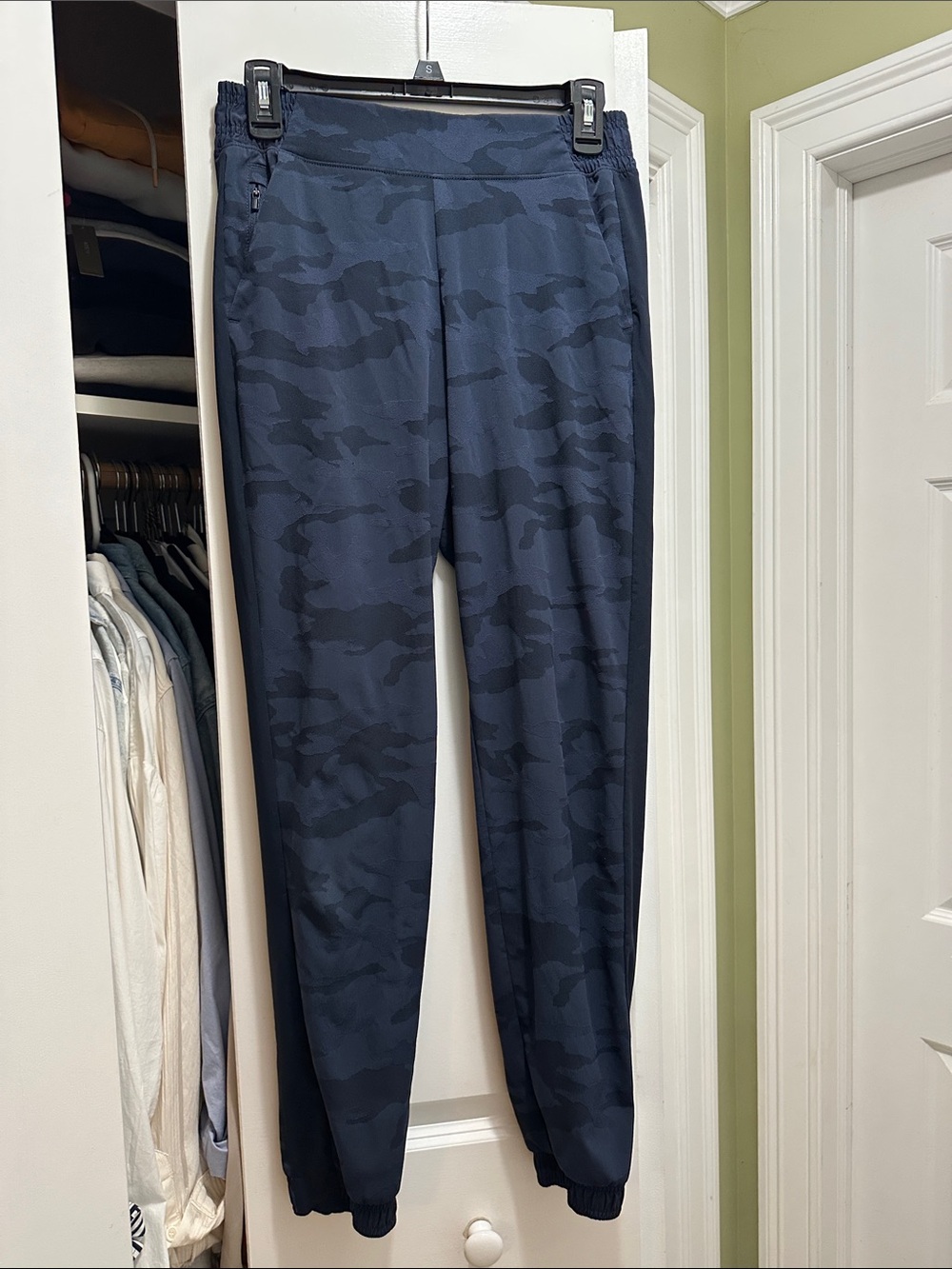 Athleta Brooklyn Jogger size 4 Blue camo - Picture 2 of 4